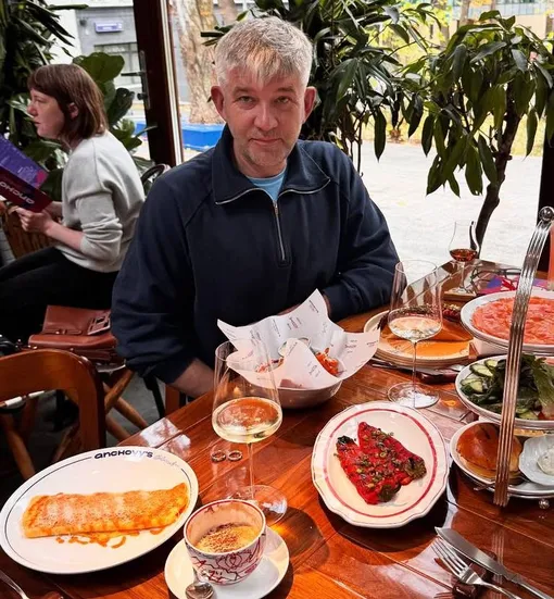 Актриса сфотографировала отца в ресторане Актриса сфотографировала отца в ресторане