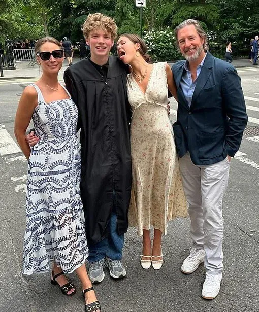 Кристи Тарлингтон с мужем и детьми