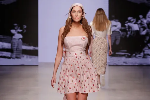 Марина Ермошкина и модели Modus Vivendis в показе Galina Podzolko на Неделе моды в Москве Марина Ермошкина и модели Modus Vivendis в показе Galina Podzolko на Неделе моды в Москве