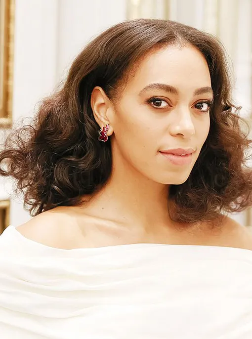 Переливающиеся бликами кудри мужчины считают сексуальной прической самые сексуальные прически