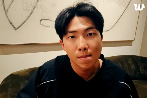 Намджун из BTS лишился возможности провести эфир из-за утопленного телефона