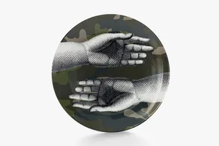 Valentino выпустили коллекцию предметов интерьера вместе с Fornasetti Valentino выпустили коллекцию предметов интерьера вместе с Fornasetti