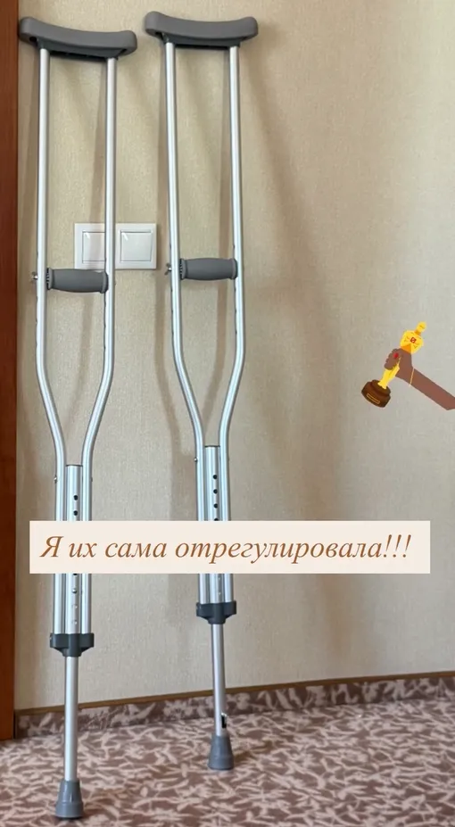 Ирина Безрукова учится ходить на костылях Ирина Безрукова учится ходить на костылях