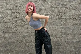 Ключ к безупречности: Лиса из BLACKPINK поделилась тремя секретами своей идеальной фигуры Ключ к безупречности: Лиса из BLACKPINK поделилась тремя секретами своей идеальной фигуры