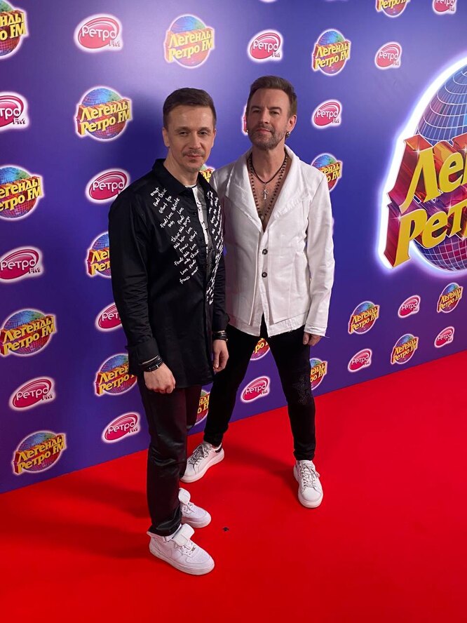 Қайын енесі күйеу баласымен жыныстық қатынасқа түскен видеоны қараңыз.