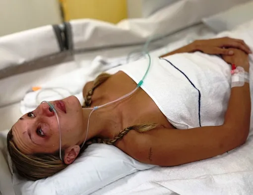 Белла Хадид в больнице Белла Хадид в больнице