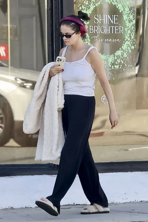 Селена Гомес в Беверли-Хиллз Селена Гомес в Беверли-Хиллз