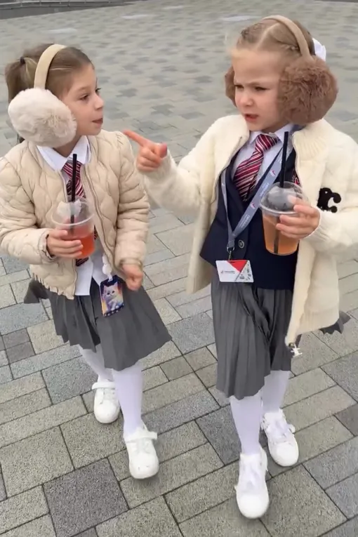 Лера Кудрявцева сняла дочь Машу и ее подругу