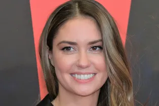 «Я поняла, что мне будет стыдно»: Агата Муцениеце впервые поцеловала девушку «Я поняла, что мне будет стыдно»: Агата Муцениеце впервые поцеловала девушку