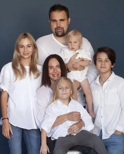 Саша Зверева является многодетной матерью Саша Зверева является многодетной матерью