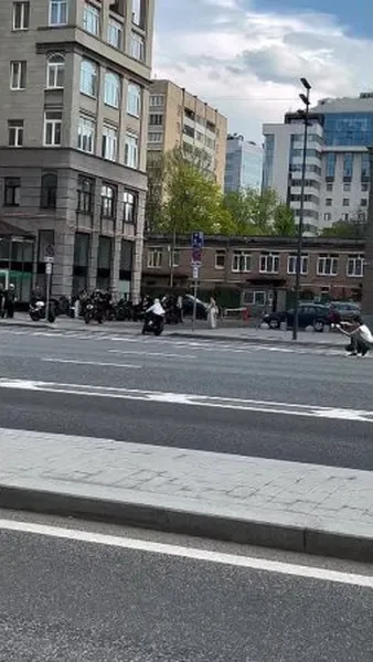 Нажми и смотри
