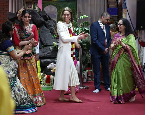 Кейт Миддлтон станцевала босиком