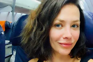 «Боль адская»: Екатерина Волкова получила серьезную травму лица в аэропорту «Боль адская»: Екатерина Волкова получила серьезную травму лица в аэропорту
