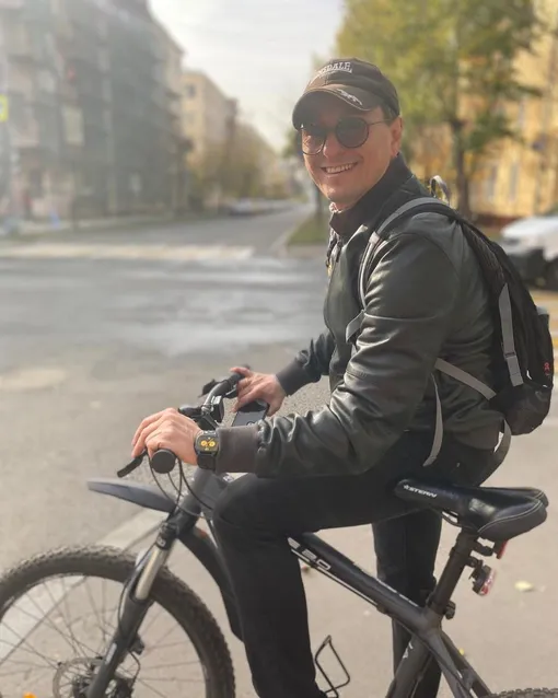 Свободное время Сергей старается посвящать семье