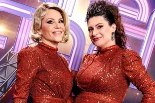 Анастасия Макаревич вместе с беременной сестрой выступила на шоу «Суперстар! Битва сезонов» Анастасия Макаревич вместе с беременной сестрой выступила на шоу «Суперстар! Битва сезонов»