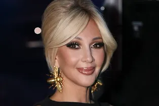 Лера Кудрявцева отдохнула на яхте с партнерами по шоу «Суперстар!» Лера Кудрявцева отдохнула на яхте с партнерами по шоу «Суперстар!»