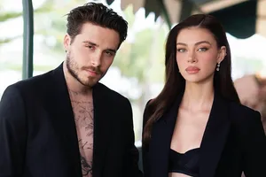 «Мои родители приняли Бруклина как родного сына»: Никола Пельтц публично упрекнула Викторию и Дэвида Бекхэмов «Мои родители приняли Бруклина как родного сына»: Никола Пельтц публично упрекнула Викторию и Дэвида Бекхэмов