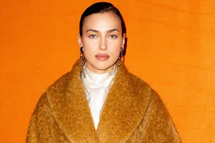 Именно такие носит Ирина Шейк: 3 меховых пальто на зиму в стиле супермодели Именно такие носит Ирина Шейк: 3 меховых пальто на зиму в стиле супермодели