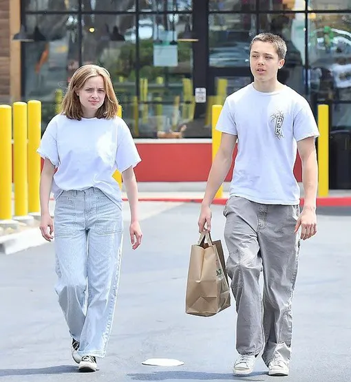 Младшие дети Анджелины Джоли и Брэда Питта