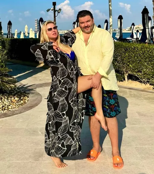 Анна Семенович и ее жених Денис Шреер на курорте