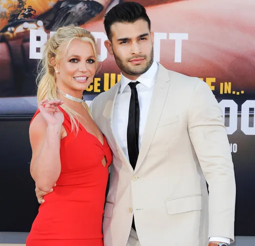 Певица счастлива с фитнес-тренером