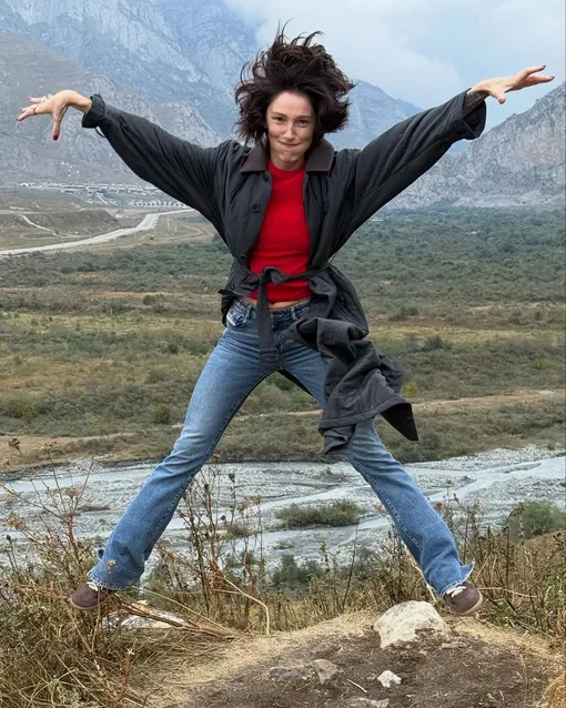 Настя Ивлеева позировала на фоне осетинских просторов Настя Ивлеева позировала на фоне осетинских просторов