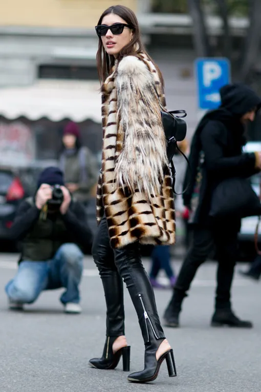 с чем носить кожаные брюки фото