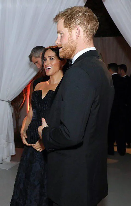 Меган Маркл и принц Гарри на ужине благотворительного фонда Королевской семьи в Кенсингтонском дворце в 2018 году