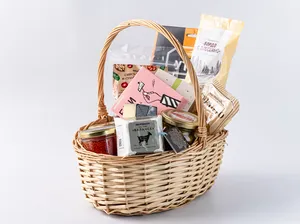 Корзина с деликатесами
