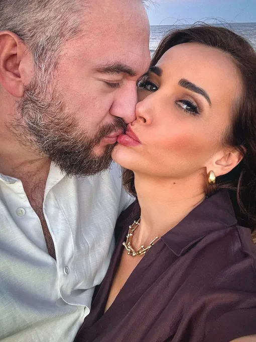 Александр Златопольский сделал предложение Анфисе Чеховой в Париже Александр Златопольский сделал предложение Анфисе Чеховой в Париже