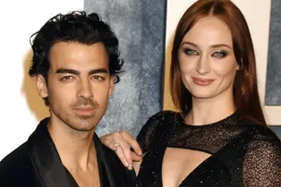 «Бывший муж незаконно удерживает дочерей»: Софи Тернер подала в суд на Джо Джонаса «Бывший муж незаконно удерживает дочерей»: Софи Тернер подала в суд на Джо Джонаса