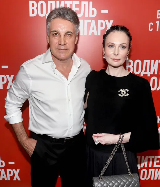 Супруги Алексей Пиманов и Ольга Погодина на премьере комедии «Водитель-олигарх». 17 июля 2024 г.