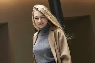 «Любимый образ»: Оксана Акиньшина показала фигуру в коротком пальто и кожаной мини-юбке «Любимый образ»: Оксана Акиньшина показала фигуру в коротком пальто и кожаной мини-юбке