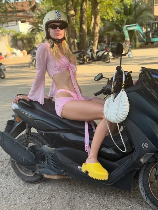 Анастасия Уколова в бикини на отдыхе Анастасия Уколова в бикини на отдыхе