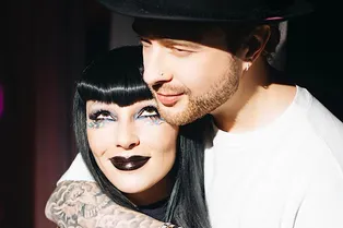 Поцелуи и объятия на шоу: Настя Ивлеева публично пофлиртовала с Егором Кридом Поцелуи и объятия на шоу: Настя Ивлеева публично пофлиртовала с Егором Кридом