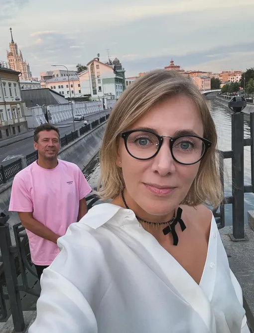 Андрей Мерзликин рассказал, что его бывшая жена Анна живет за границей и состоит в новых отношениях Андрей Мерзликин рассказал, что его бывшая жена Анна живет за границей и состоит в новых отношениях