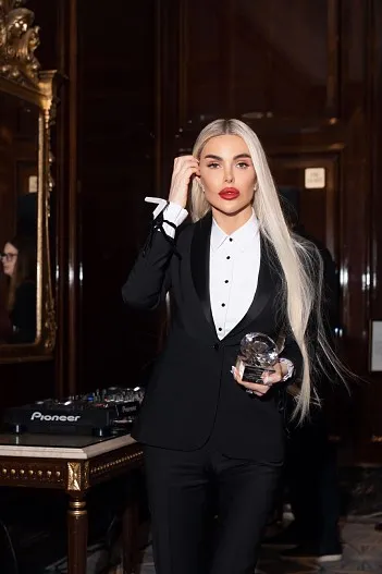 Алиса Лобанова Алиса Лобанова