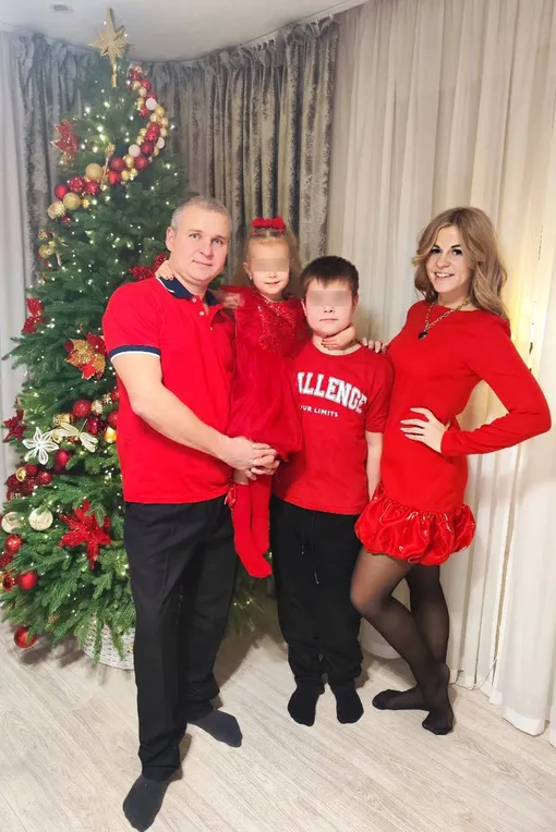 Супруги Глушковы с детьми. 1 января 2026 г. Супруги Глушковы с детьми. 1 января 2026 г.