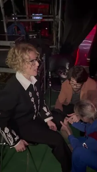 Нажми и смотри