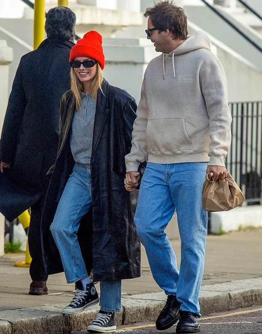 Марго Робби и Том Акерли в Ноттинг-Хилле