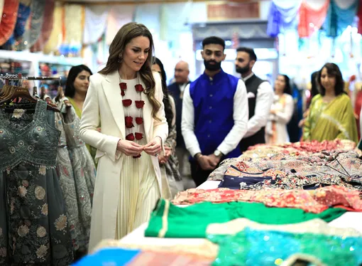 Кейт Миддлтон в магазине сари