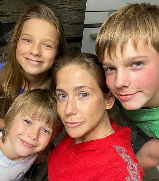 Юлия Барановская с детьми