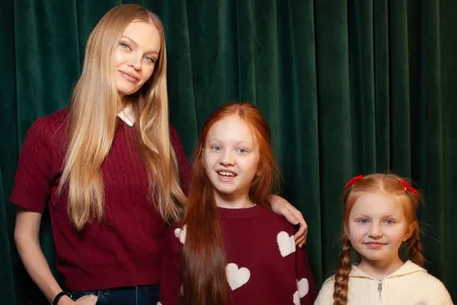 «Терпение — не наш конек»: Елена Кулецкая показала редкие фото с дочками и посмеялась над ними «Терпение — не наш конек»: Елена Кулецкая показала редкие фото с дочками и посмеялась над ними