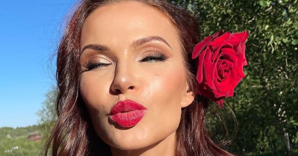 Эвелина бледанс до и после пластики Эвелина Бледанс показала фигуру в бикини после пластики груди у бассейна в Таила