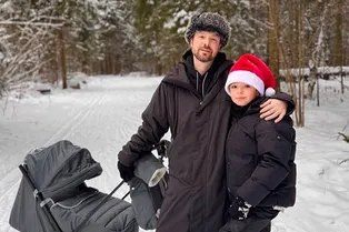 Алексей Чадов опубликовал снимки с молодой женой, дочерью и сыном от Агнии Дитковските Алексей Чадов опубликовал снимки с молодой женой, дочерью и сыном от Агнии Дитковските