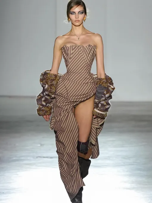 Алеся Кафельникова на подиуме