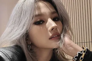 Слухи не заканчиваются: Соён из (G)I-DLE могла найти замену Cube Entertainment в компании HYBE Слухи не заканчиваются: Соён из (G)I-DLE могла найти замену Cube Entertainment в компании HYBE