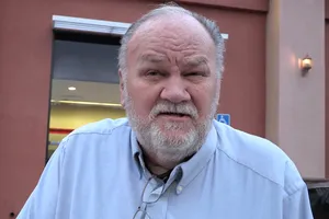 Отец Меган Маркл после ампутации ноги закрутил роман с медсестрой, младше его на 35 лет