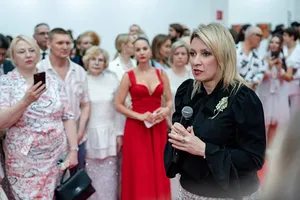Мария Захарова, Евгений Маргулис, Владислав Лисовец на открытии Международного фестиваля «Традиции и современность» Мария Захарова, Евгений Маргулис, Владислав Лисовец на открытии Международного фестиваля «Традиции и современность»