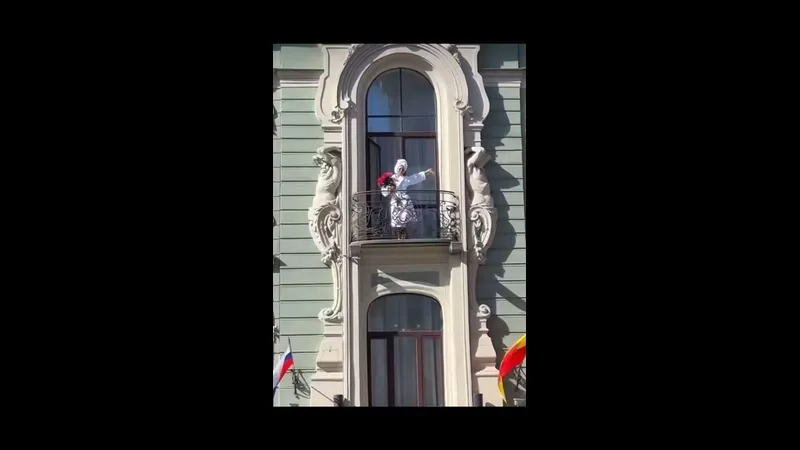 Нажми и смотри